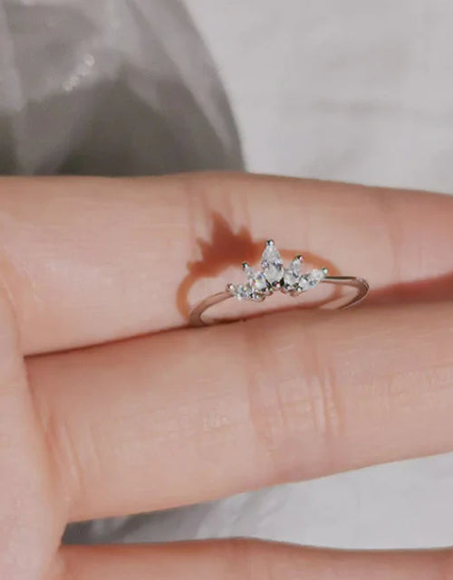 Load image into Gallery viewer, Adorable  Crown Rings
