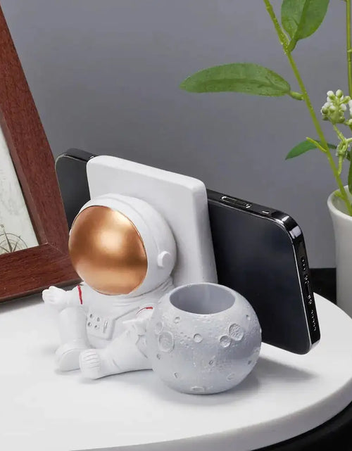 Load image into Gallery viewer, Astronaut Shape Phone Holder
